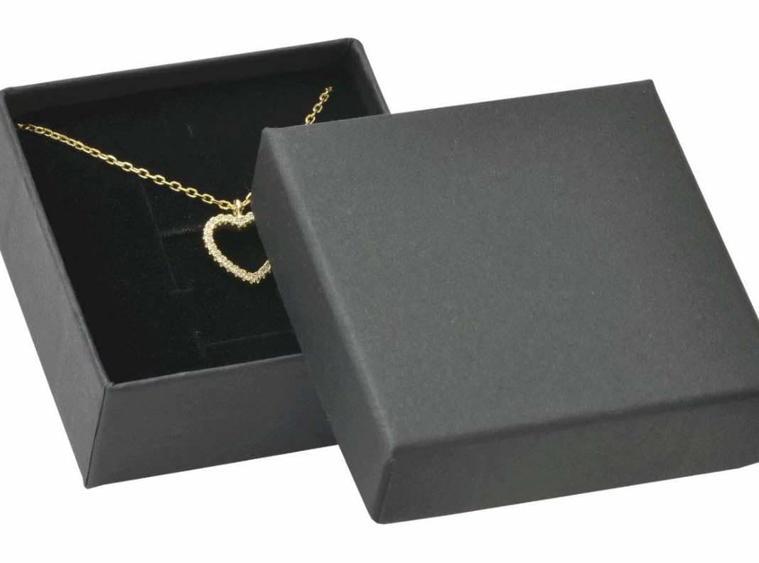 черна подаръчна кутийка