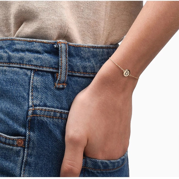 Гравирана гривна с буква подарък