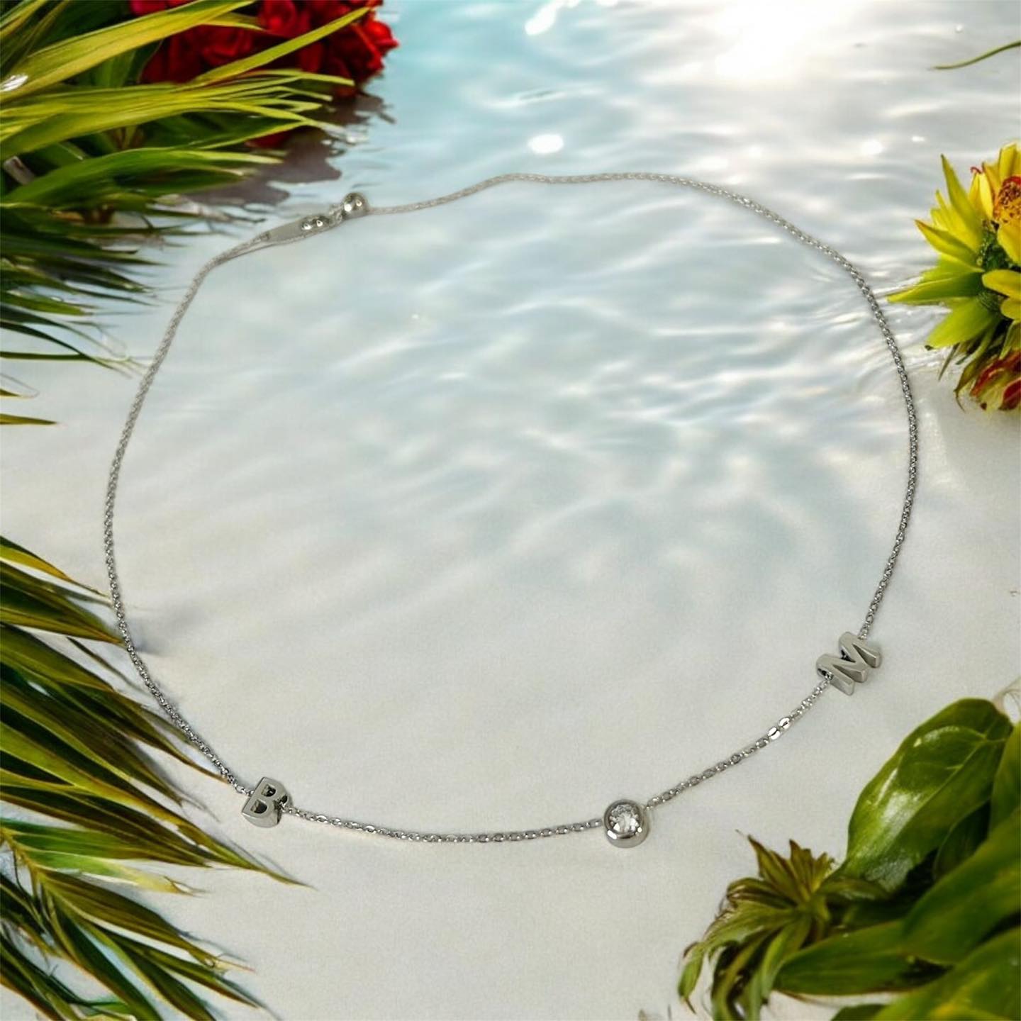 колие с две букви и камъче подарък