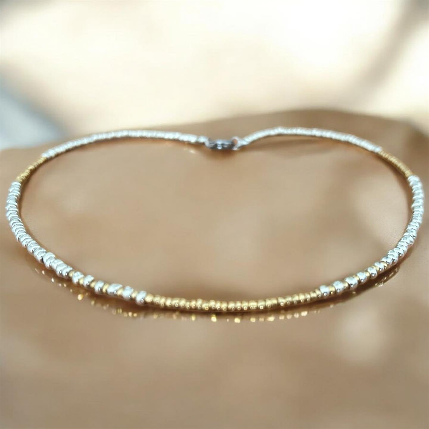 чокър от златисти и сребристи мъниста подарък