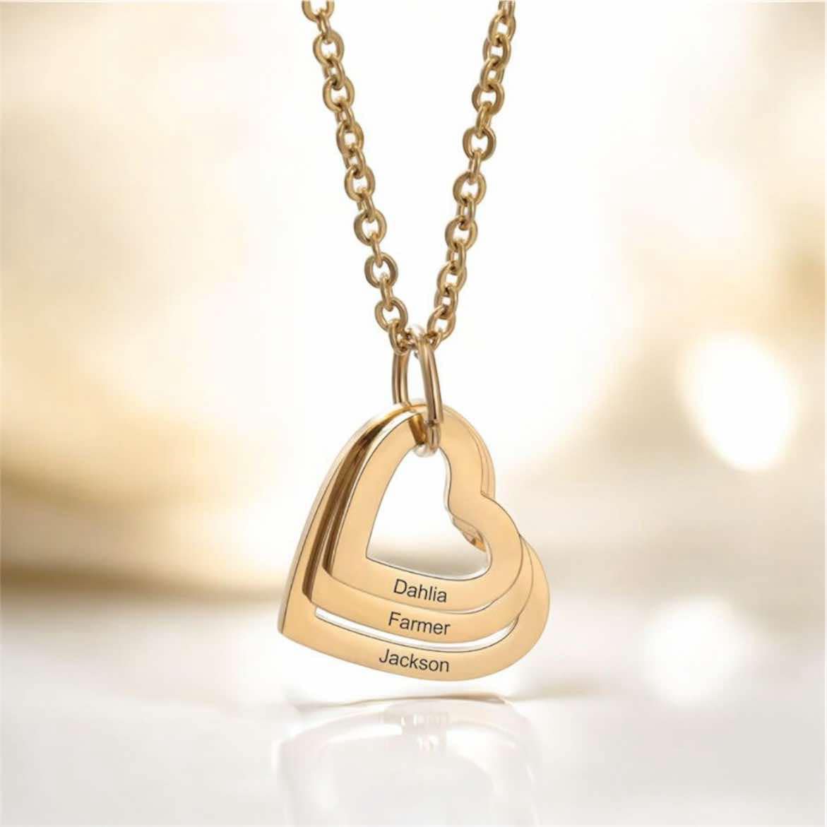 гравирано колие с три сърца подарък