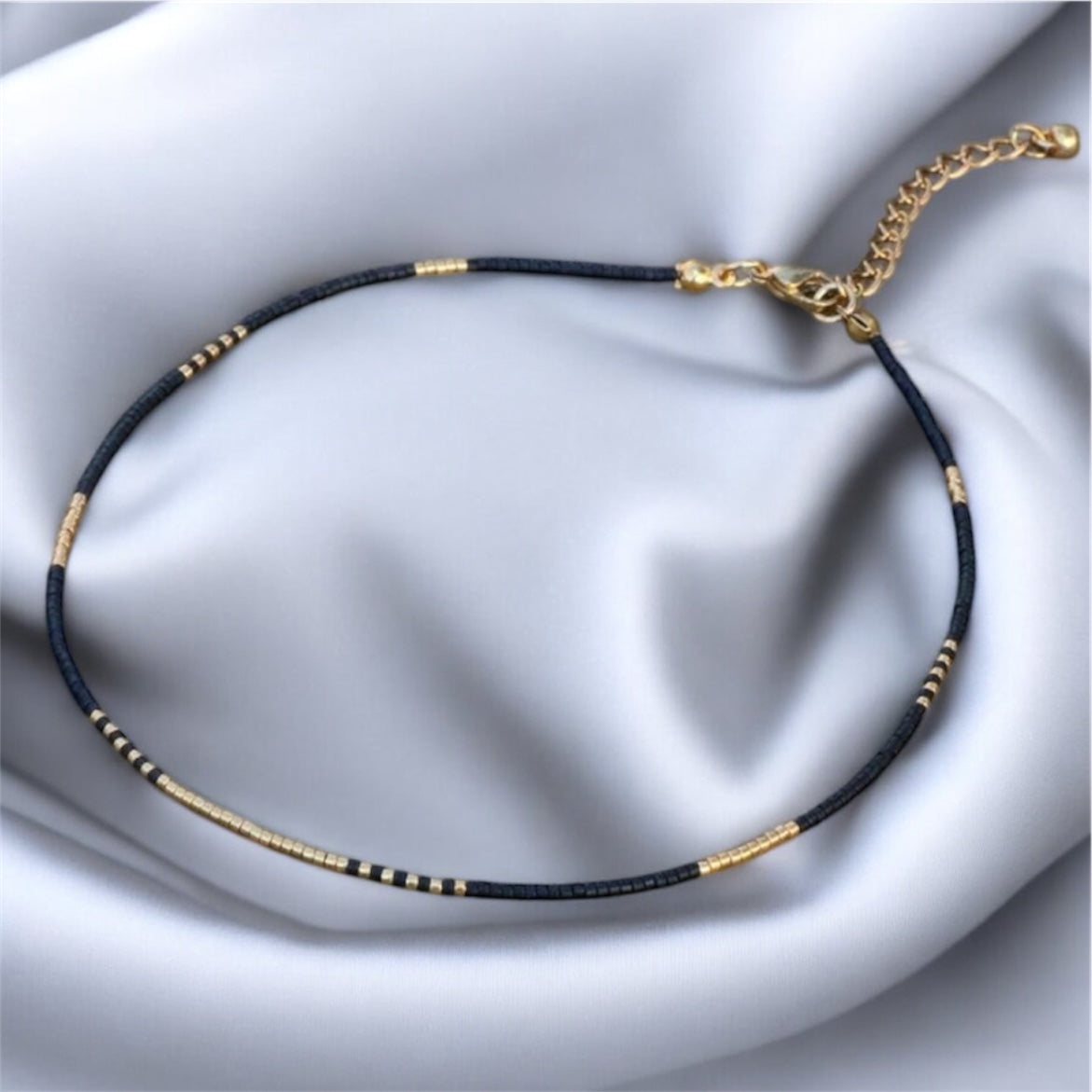 чокър от черни и златисти мъниста подарък