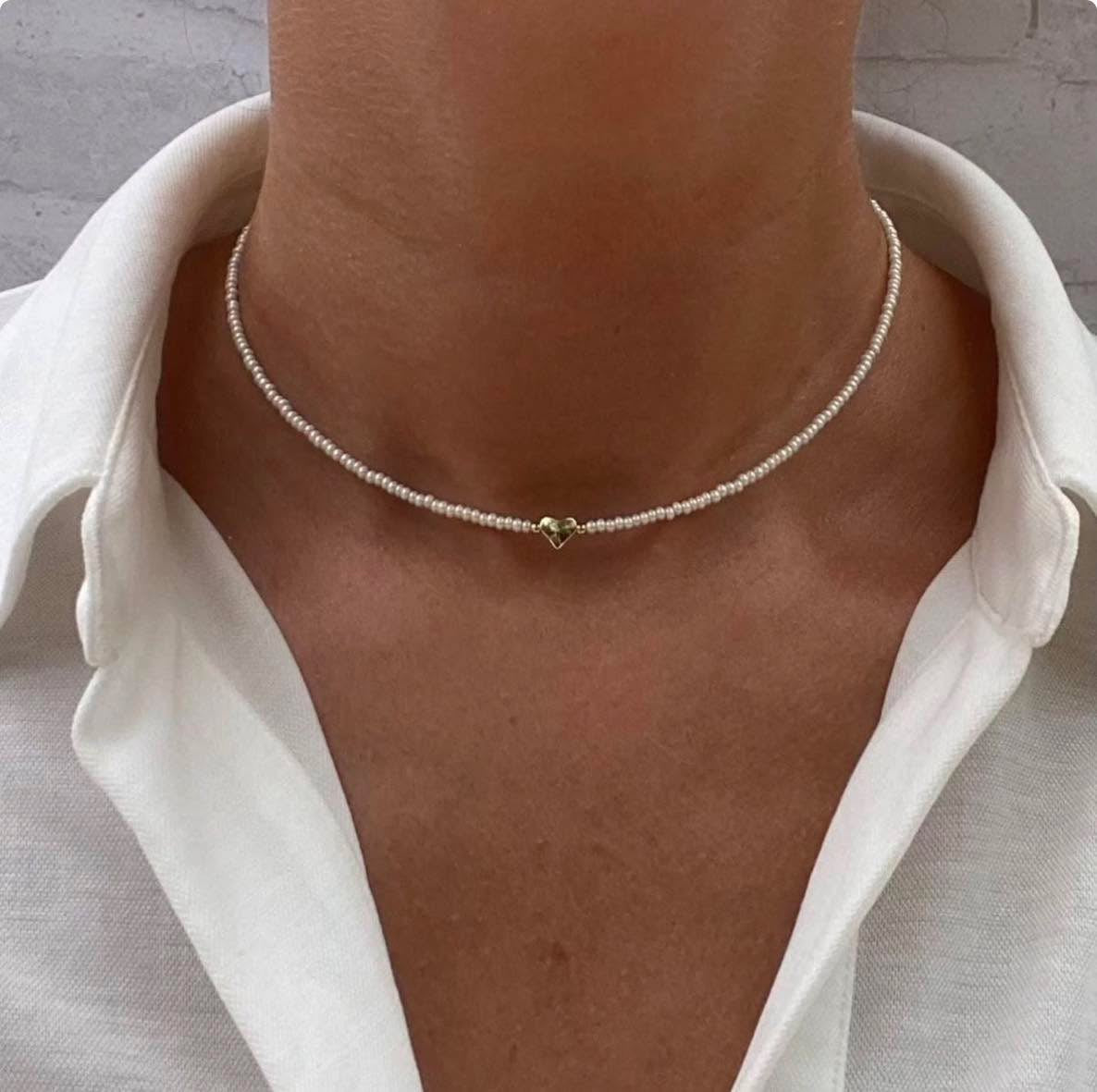 колие по врата с перлени мъниста и сърце подарък