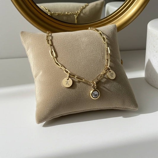 гривна с две равирани кръгли висулки с букви и цирконий подарък