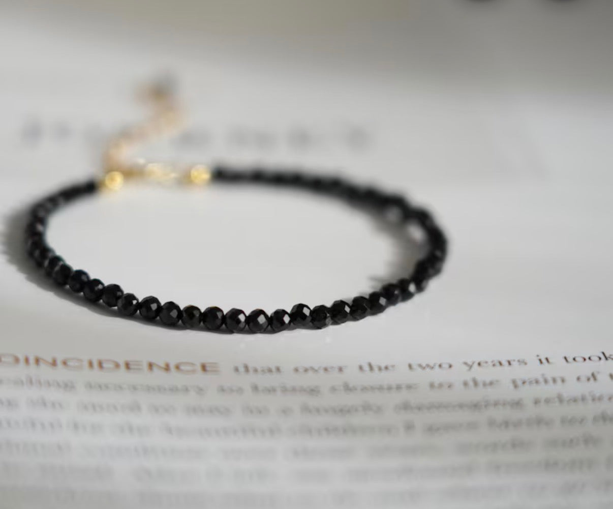 гривна с черен турмалин подарък