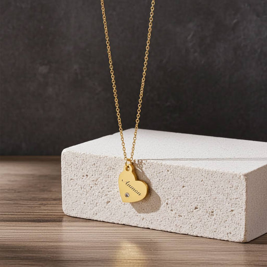 гравирано колие със съце с камъче подарък