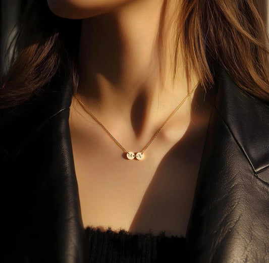 колие с гравирани кръгли висулки с букви подарък