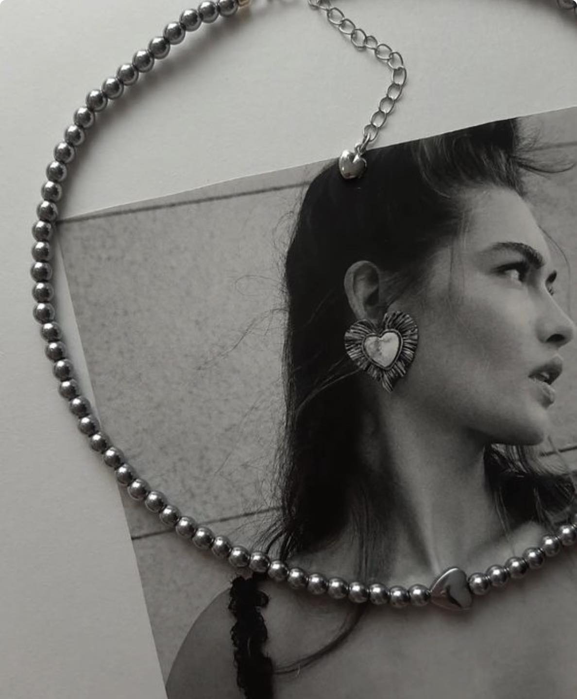 колие по врата  с хематит и сърце подарък