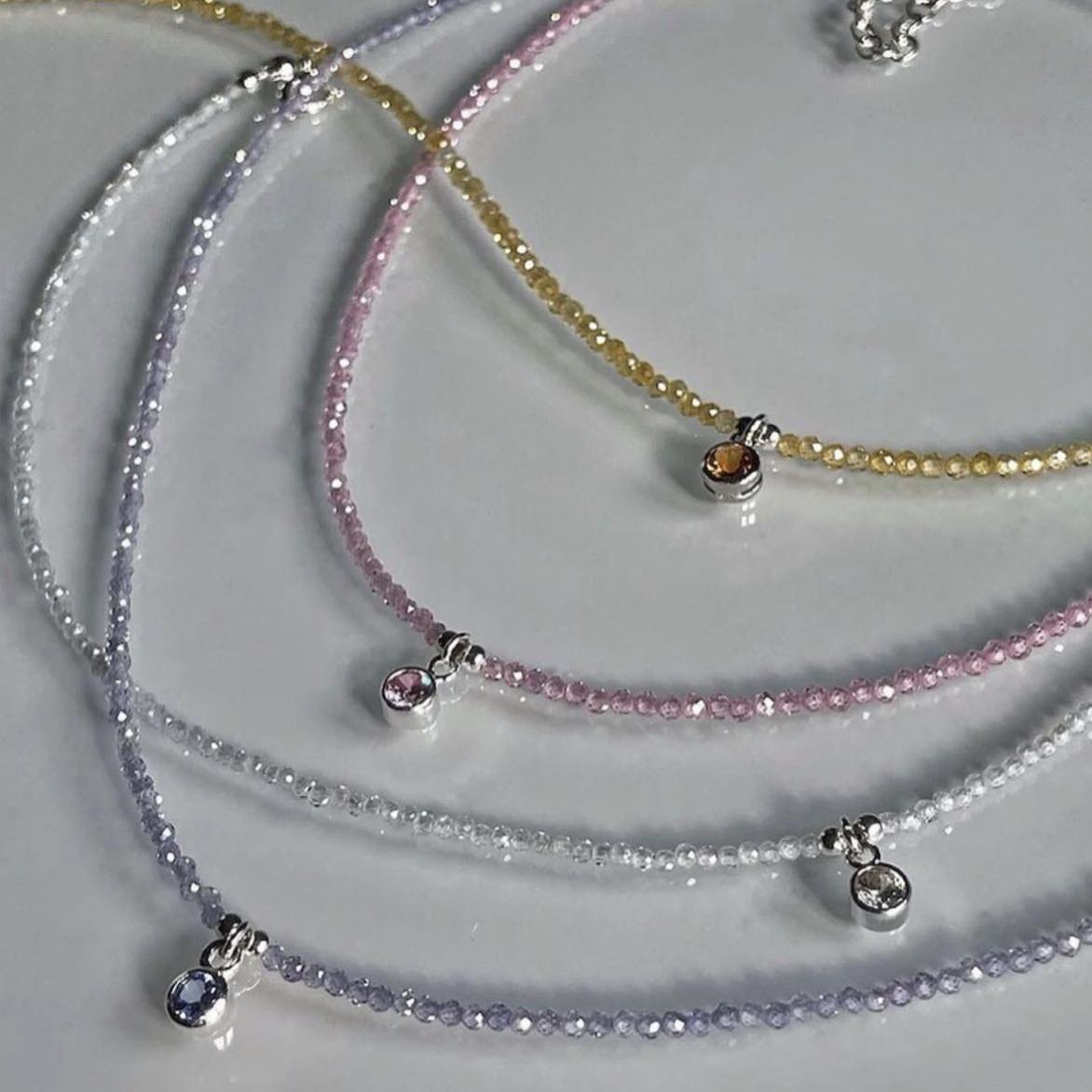 Чокър от естествен камък и цирконий подарък