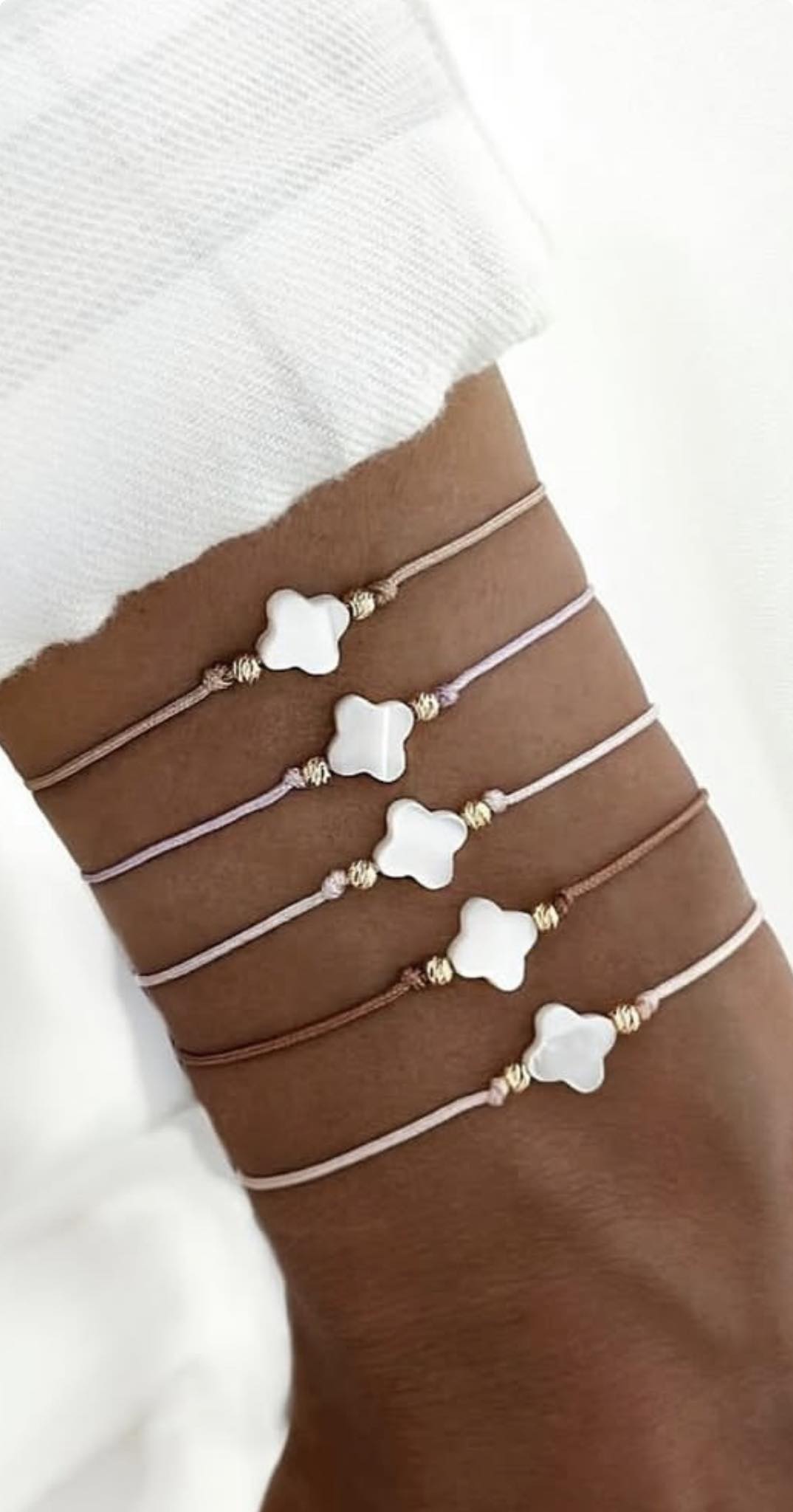 Гривна с конец със седефена детелина и златни елементи 14К (проба 585) - 34.99лв. (17.89€)